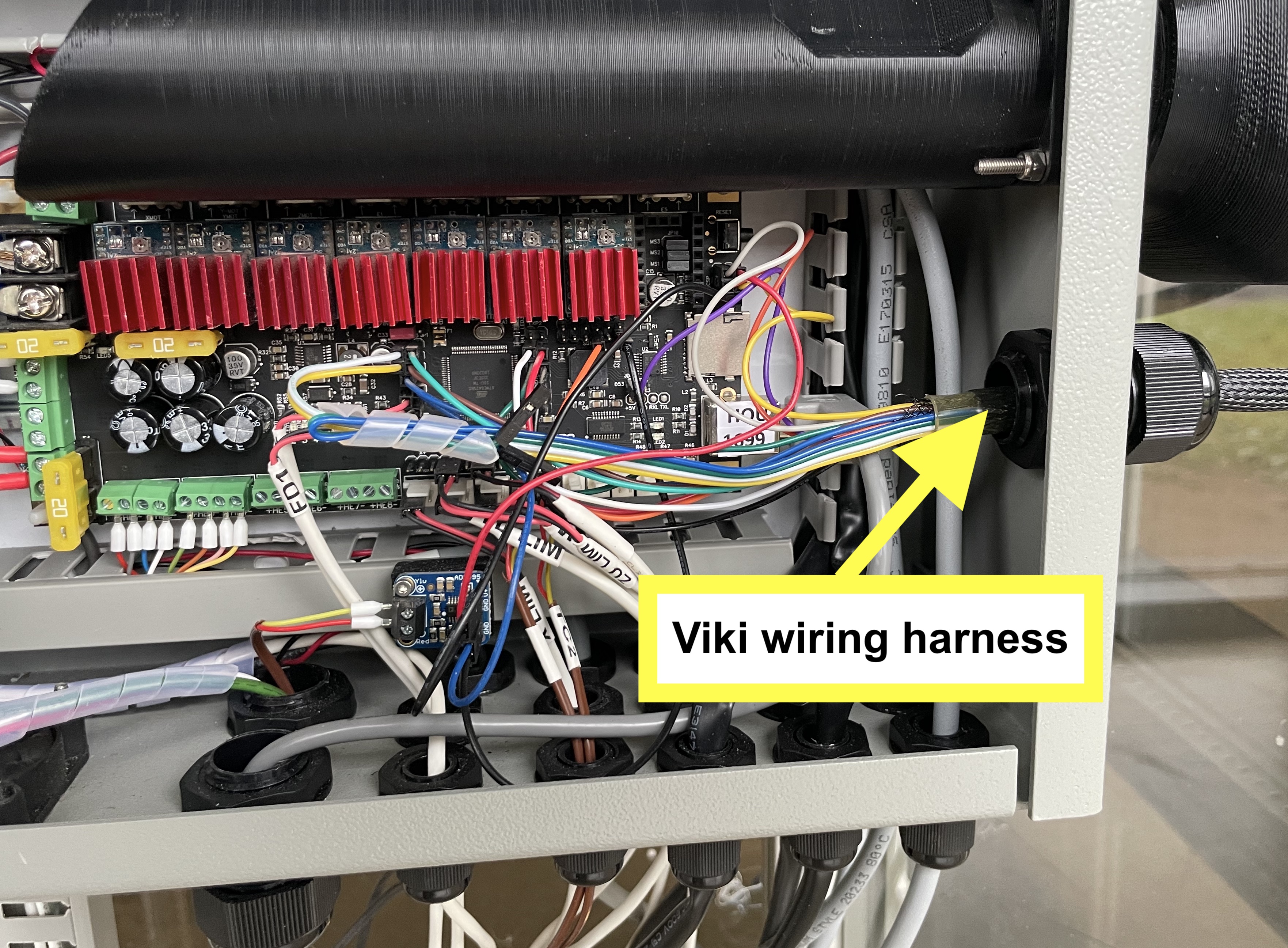 Viki_Wiring_harness_in_electrical_box.jpg