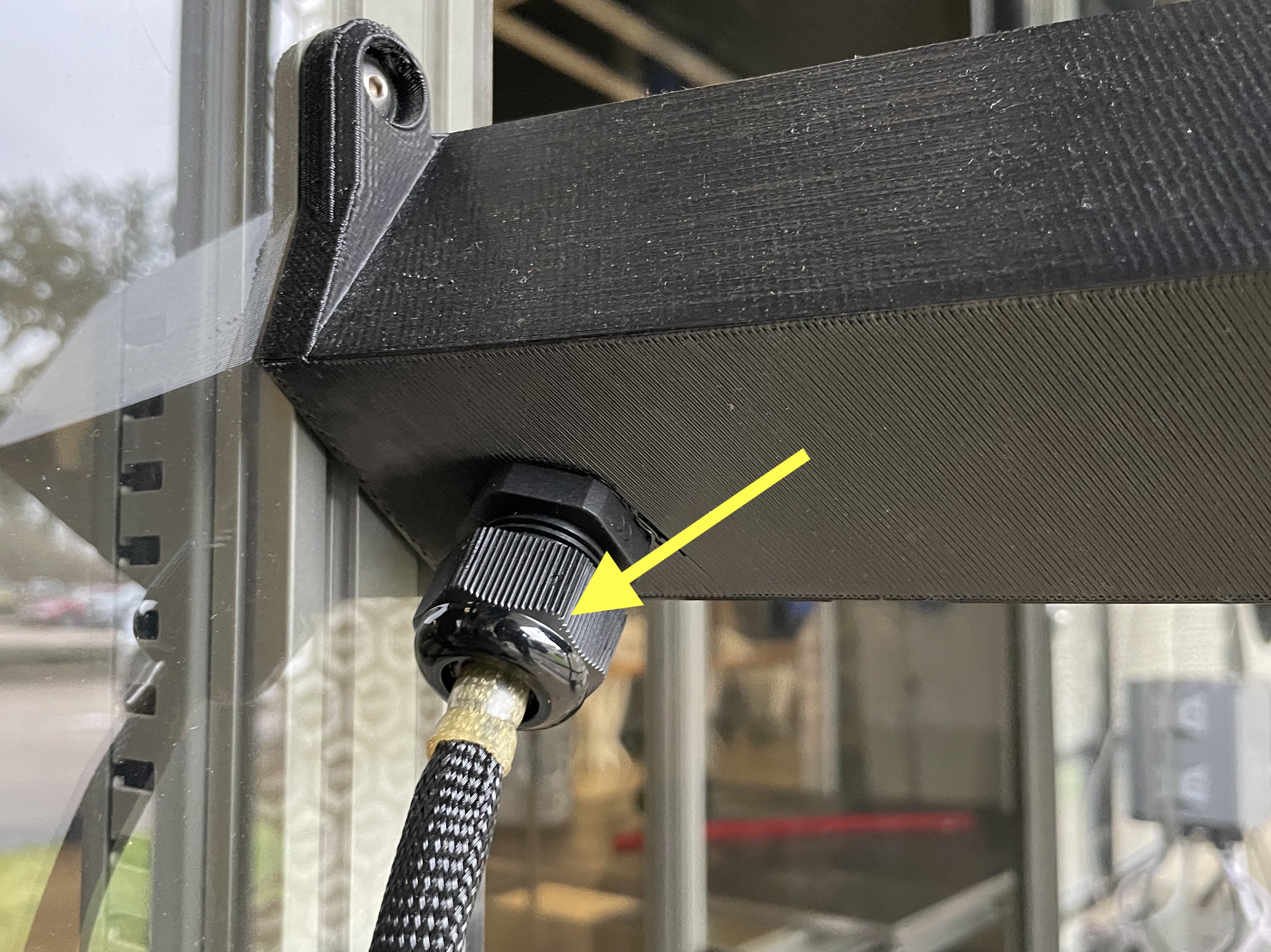 Viki_mount_grommet_capo.jpg